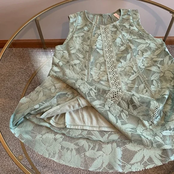 Xhilaration Sleeveless Lace Top - Picture 12 of 16